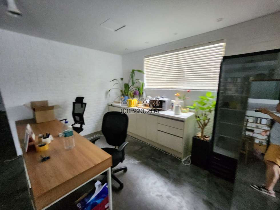 경기 고양일산서구 가좌동 1동 고양시 가좌동 광고성 좋은 도로변 60평 창고, 복층 사무실, 화장실완비 월세 매물번호 10365 사진 9